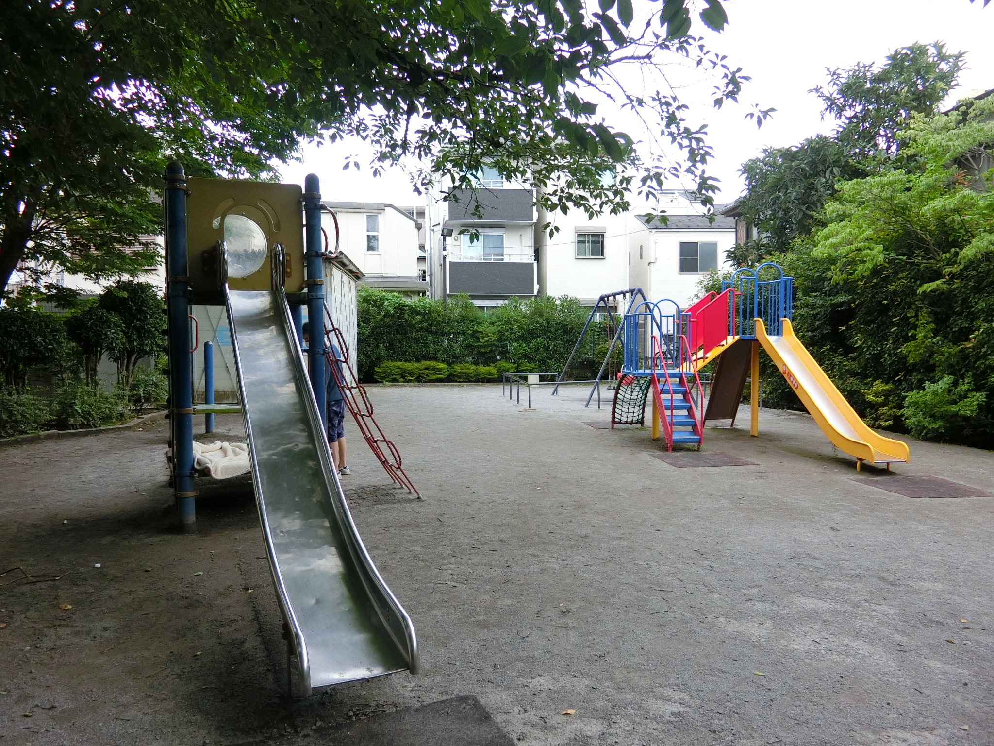 幡ヶ谷新道公園 難易度の異なる２つの複合遊具がある幅広い年齢向けの公園 しぶやの公園