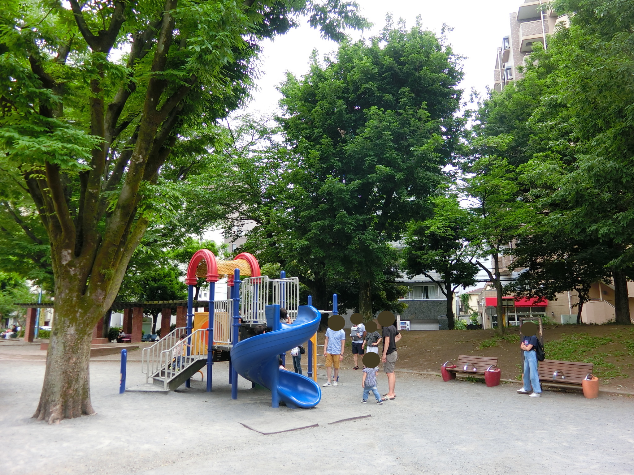代々木深町小公園 東京メトロ代々木公園駅直結で人工芝グラウンドのある小さくない 小公園 しぶやの公園